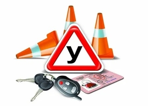 Инструктор по вождению. Практическое обучение на автомобиле курсанта.